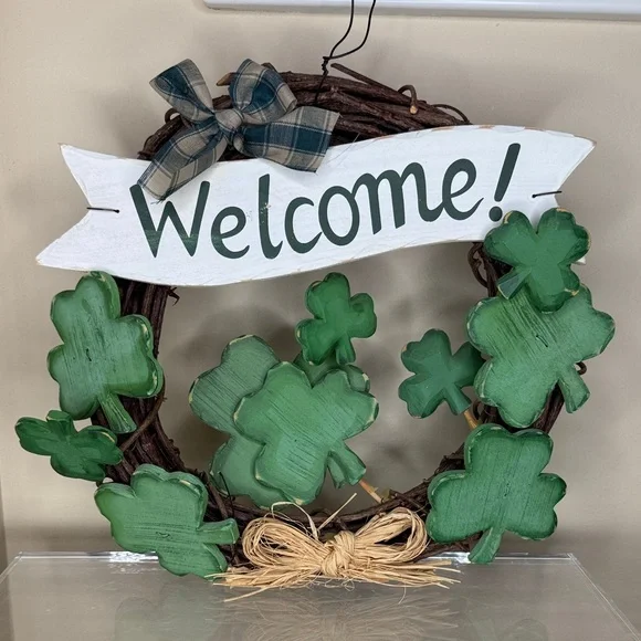 Festive Green Shamrock Welcome Wreath