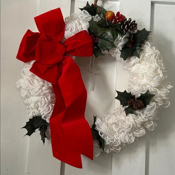 VTG MCM Yarn Christmas Holiday Wreath Fruit Poinsettia Pine Cones Cottagecore
