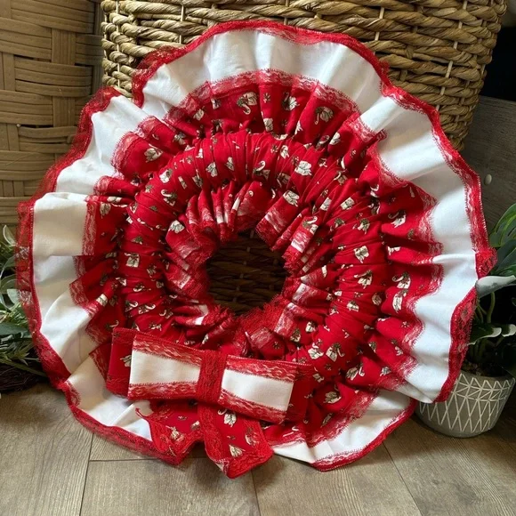 Vintage 1970s Christmas Holiday Wreath Handmade Red White Ruffled Swan Print