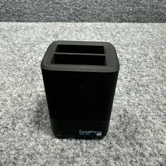 Go Pro Dual Battery Holder charges 1 or 2 Hero 5‎ batteries at the same time
