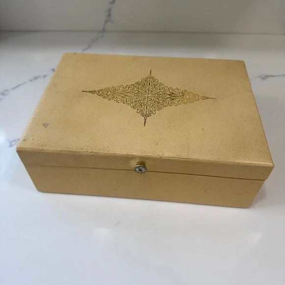 Vintage Lady Buxton Jewelry Box Cream Faux Leather Gold Filigree Blue Velvet