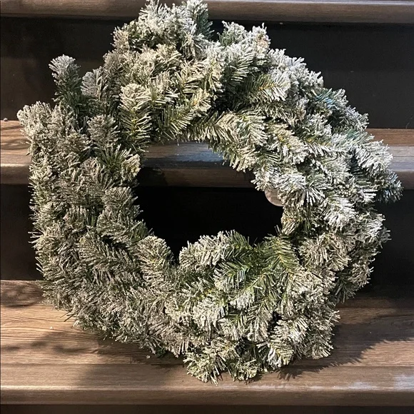 Snow-Kissed Green Holiday Wreath