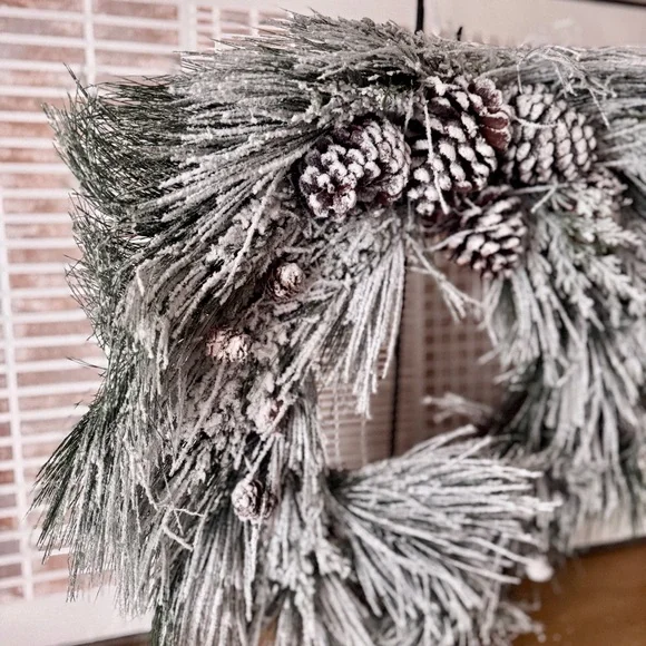 NWT Von Maur Elegant Frosted Pinecone Holiday Wreath