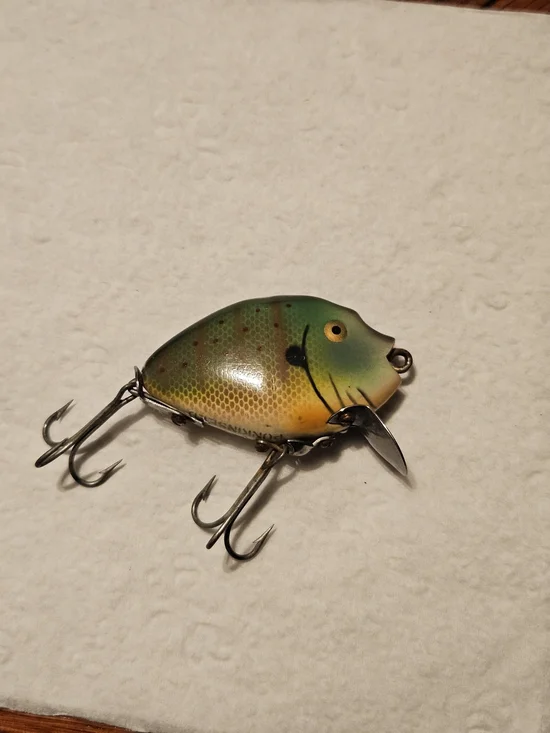 Green and Yellow Crankbait Fishing Lure – Premium Bass Attractor