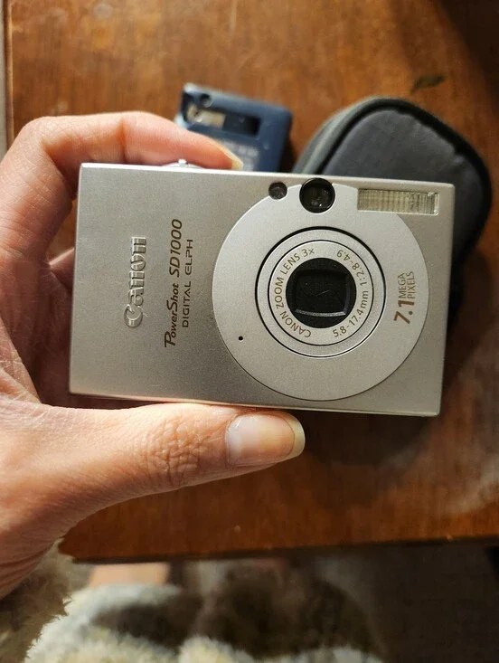 Canon Powershot SD1000 Digital Camera