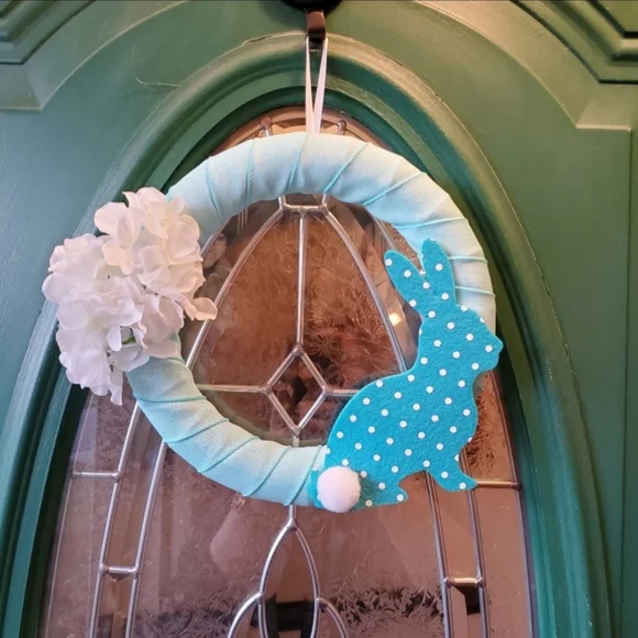 Blue Easter Bunny polka dot spring Easter wreath. NWT