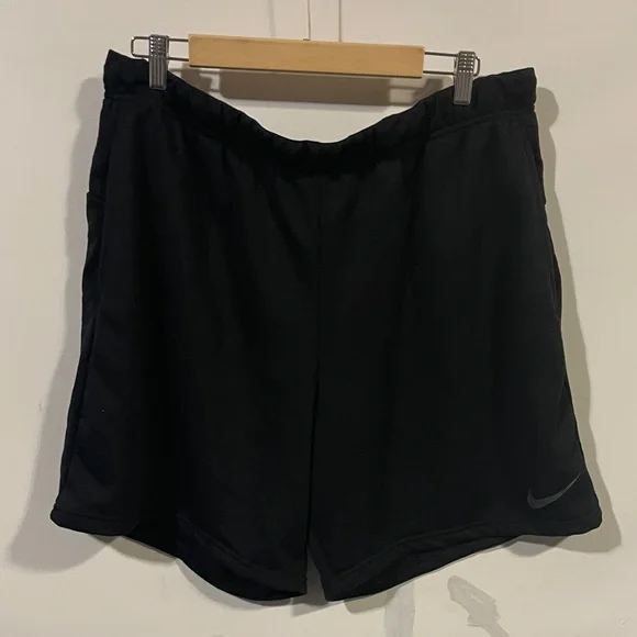 Nike mends dri-fit Athletic Black Shorts