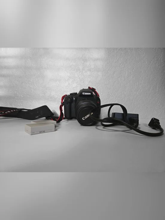 Canon EOS Rebel T3i DLSR Camera w/ Lens & Charger