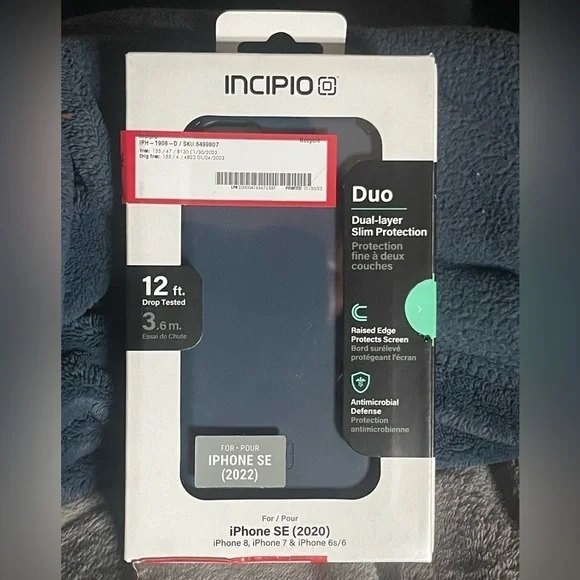 Incipio duo layer of protection for iPhone SE 2020 or new 2022 SE