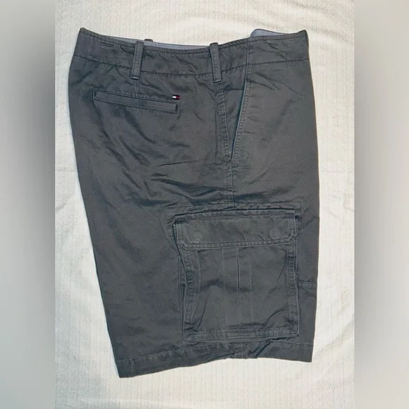 Tommy Hilfiger Gray Cargo Shorts with Relaxed Fit