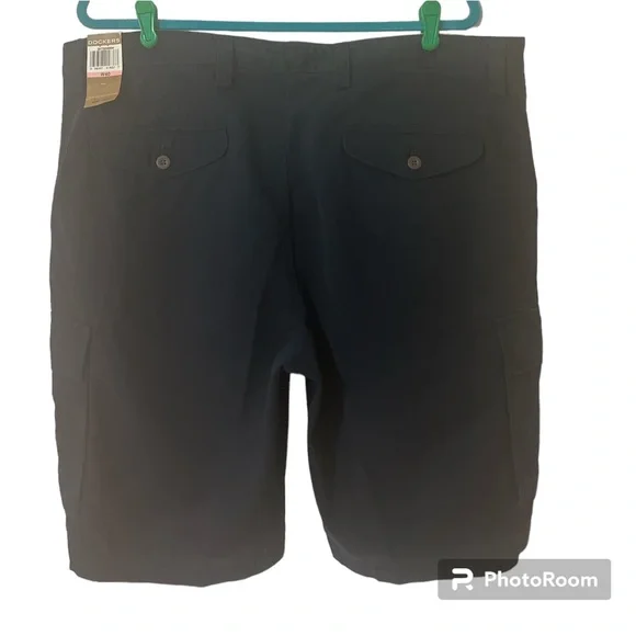 Dockers men’s 40” waist NWT. Navy blue cargo shorts. Smoke free home.