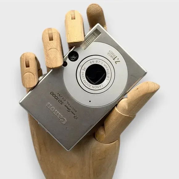 Canon PowerShot SD1000 Digital Camera | 7.1MP | Silver