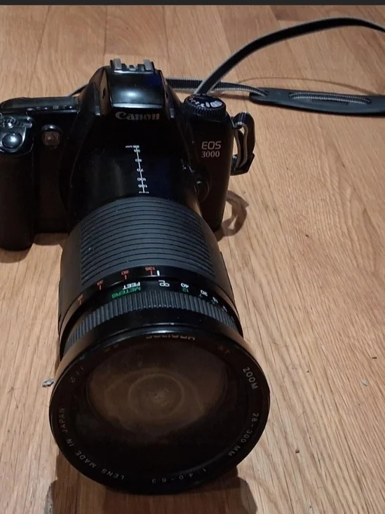 Canon EOS 3000 Black DSLR Camera with Zoom Lens