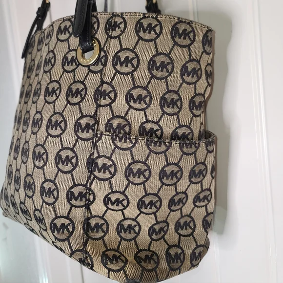 MK MICHAEL KORS SIGNATURE SHOULDER BAG