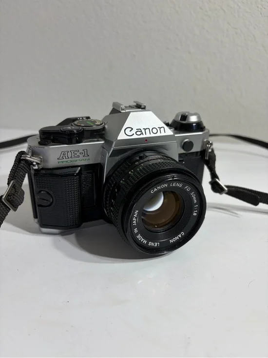 Canon AE-1 35mm Film Camera w/ FD 50mm 1:18 Lens