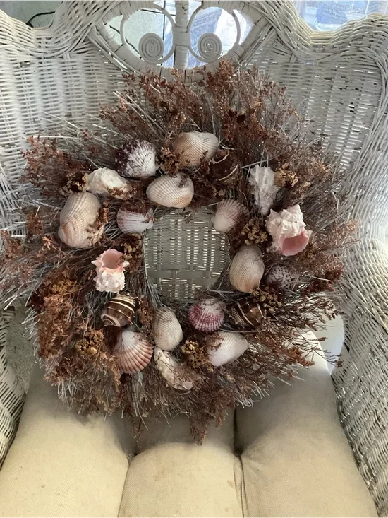 Seashell Wreath – Pink & Natural Festive Home Accent