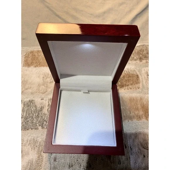 Mahogany‎ Wood LED Lighted Jewelry Ring Box White Interior Gift Display Case