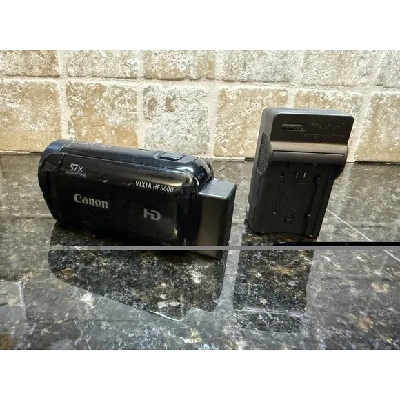 Canon VIXIA HF‎ R600 Video Camcorder Camera Full HD 57x Zoom CMOS