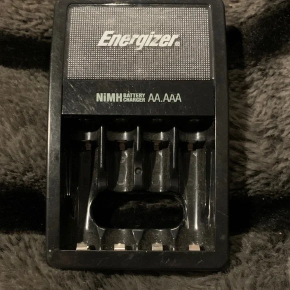Energizer Black Battery Charger for AA/AAA