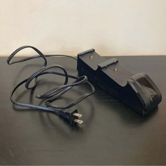Nyko Microsoft Xbox One Charge Base Station 86100-M27 2 Controller Charging Dock