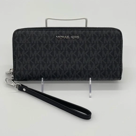 Michael Kors Continental Wallet Wristlet B…