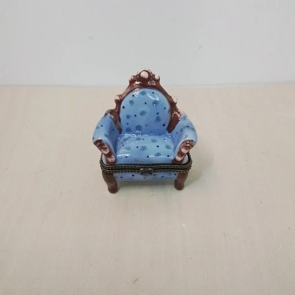 Blue Floral Ceramic‎ Armchair Trinket Box Hinged Ornate Vintage Style