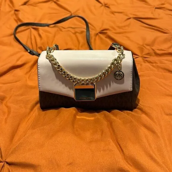Michael Kors Elegant Crossbody