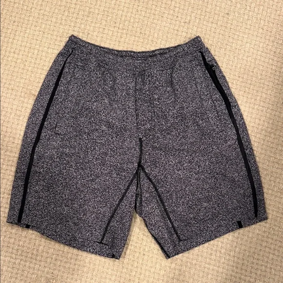 LULULEMON Medium Men's Gray Athletic Shorts