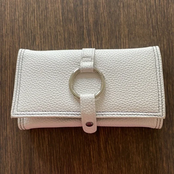 TRAVEL JEWELRY CASE /ORGANIZER, CREAM WITH SILVERTONE HARDWARE EXPANDABLE
