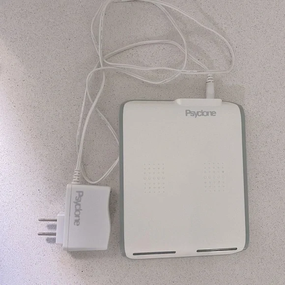 Psyclone Nintendo Wii Wireless Controller Charger