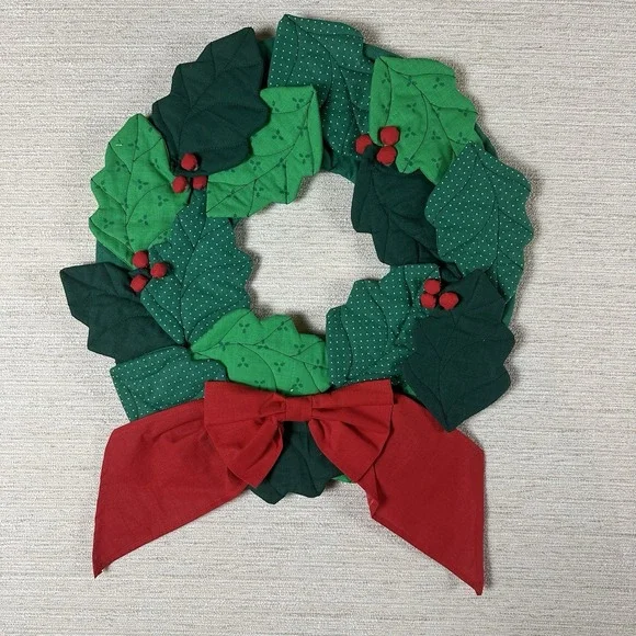 Vintage Holly Leaves Hanging Christmas Wreath Handmade Quilted Fabric 16