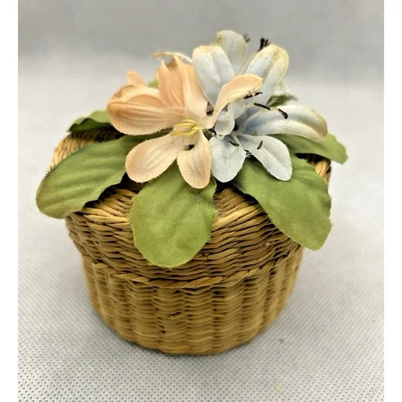 Vintage Mini Wicker Storage Box with Lid Flower Top Primitive Trinkets Jewelry‎