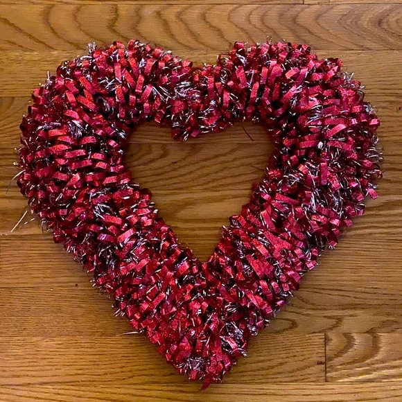 Valentine’s Day heart decor wall hanging