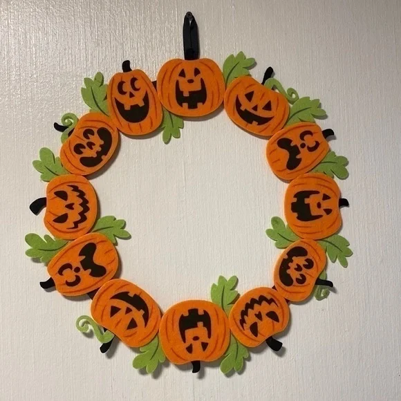 JACK O LANTERN FELT PUMPKIN WREATH