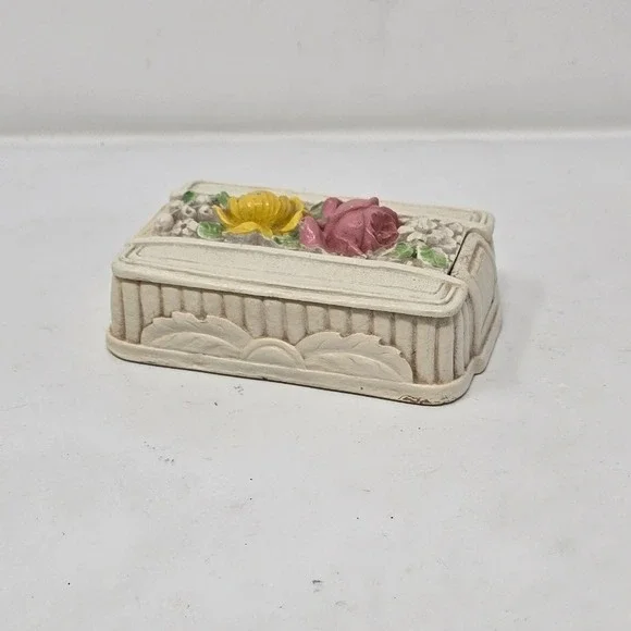 Vtg Syroco wood carved lidded trinket box rustic cabin decor cottagecore