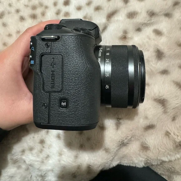 Canon EOS M50