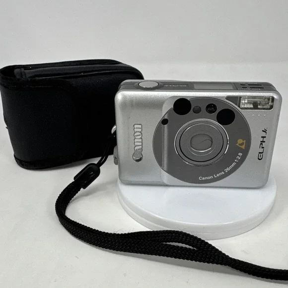 CANON Elph Jr. APS Film Camera, 26mm f2.8 Wide Angle‎ Lens, Silver w/ Case WORKS