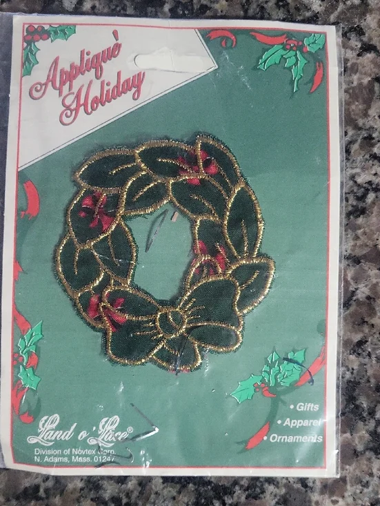 Land O' Love Green Holiday Wreath Applique with Gold Trim 3.5 X 2.5 Inches