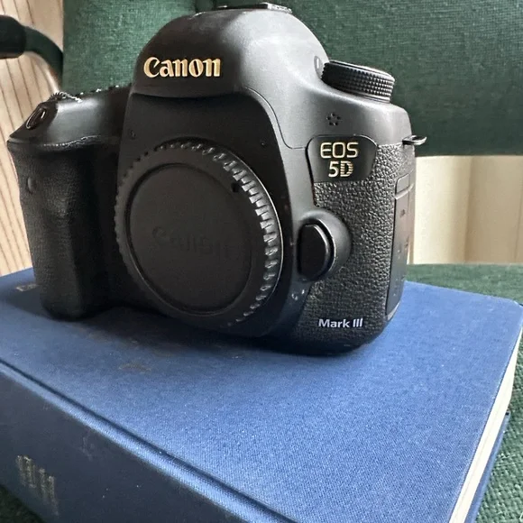 Canon full-frame DSLR body in Black. Canon 5D mark iii