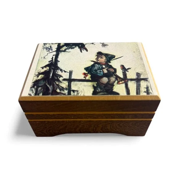 Swiss Music Box Little Green Apples‎ Musical Keepsake Vintage Wooden Collectible