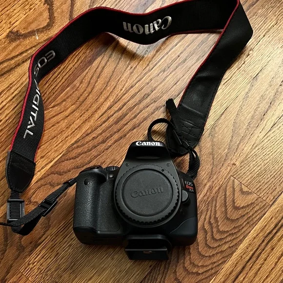 Canon Rebel T2i Black DSLR