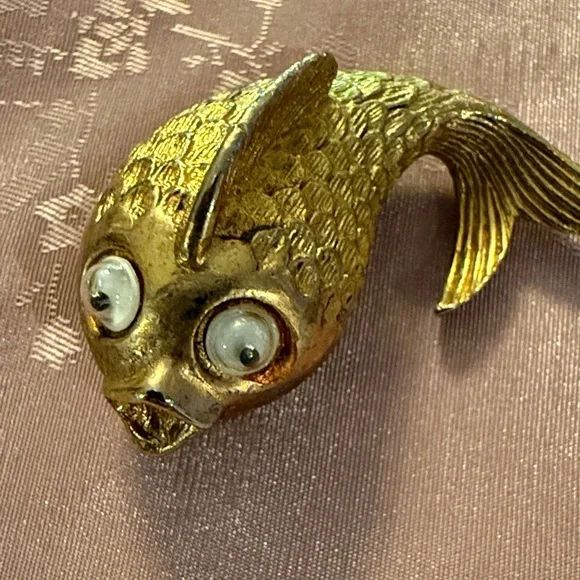 Vintage Gold Fish-Shaped googly eyed brooch by JJ