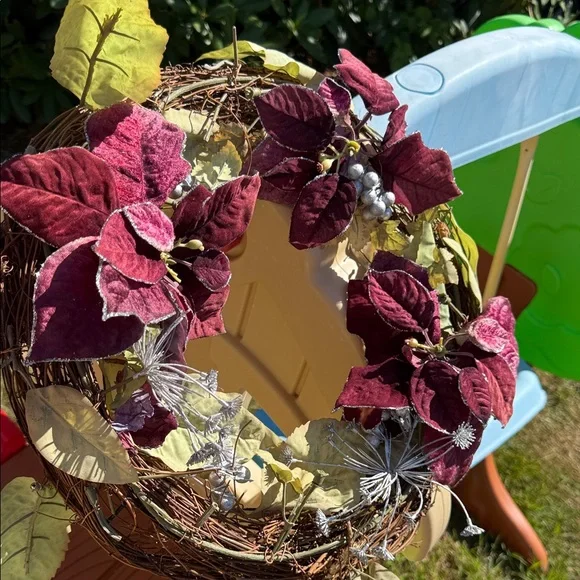 Festive GUC Burgundy and Gold Holiday Wreath Missing a couple flowers
