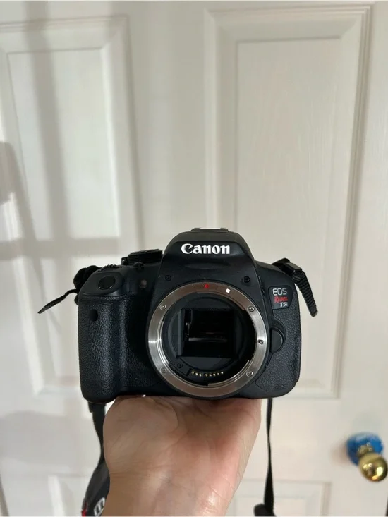 CANON T5I + 18-55MM LENS + STRAP + CHARGER BUNDLE