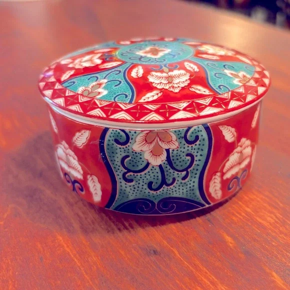 Vintage Ashibi Japanese porcelain trinket box