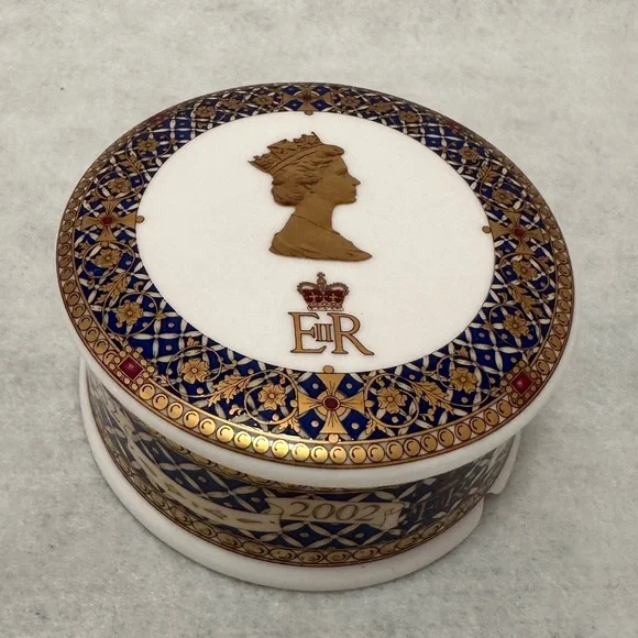 Queen Elizabeth 1952-2002 Trinket Box Fine porcelain made in England 3.5