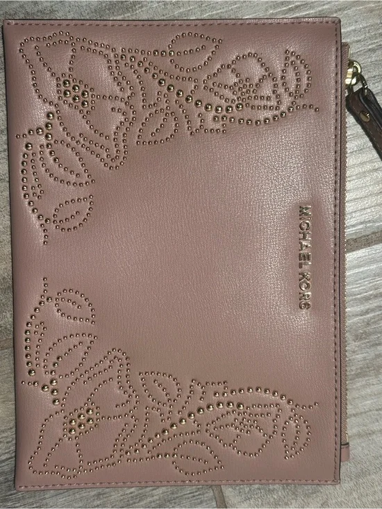 Michael Kors Dusty Rose Studded Leather Clutch⚜️