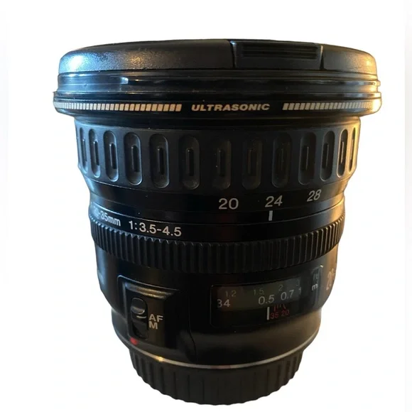 Canon 20-35 mm f3.5-4.5 ultrasonic lens