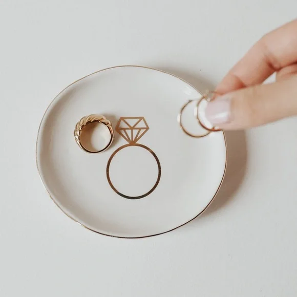 SWEET WATER DECOR JEWELRY- DISH ENGAGEMENT RING
