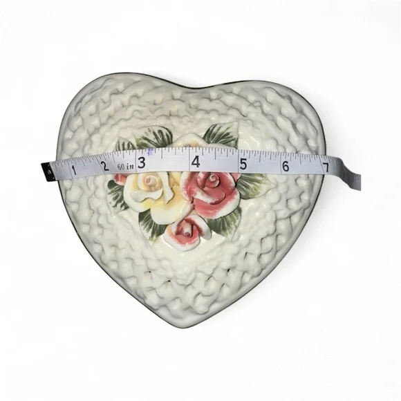 VintageHeart Shaped Ceramic Trinket Box with Rose Lid ♥️♥️♥️